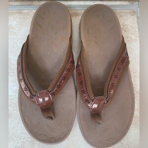 JOOMRA Women’s Brown Flip Flops Arch Support Plantar Fasciitis Orthotic Toe; 7.5